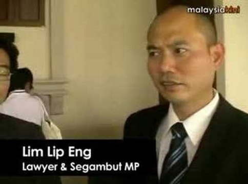 Barricade row: Court throws out residents' injunction