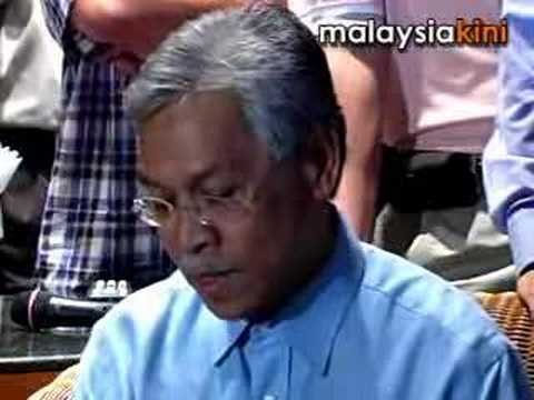 Idris apologises to sultan