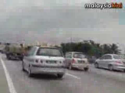 KL rally roadblocks cause traffic chaos