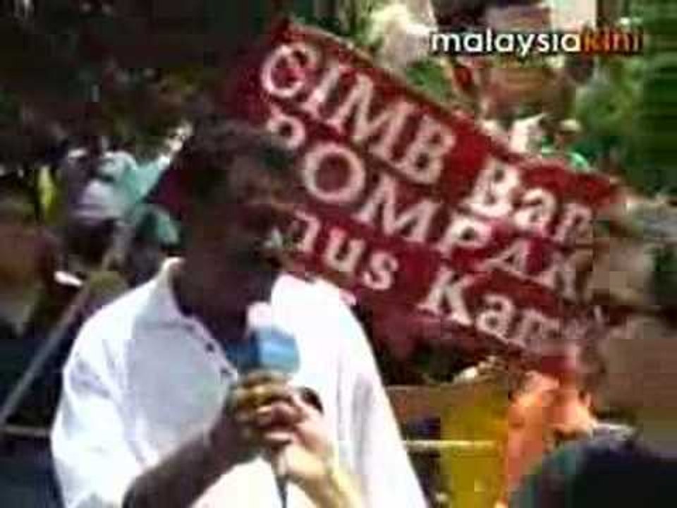 'Give us back our bonus' protest draw 4,000