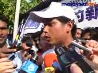 Khairi refuses to comment on keris issue