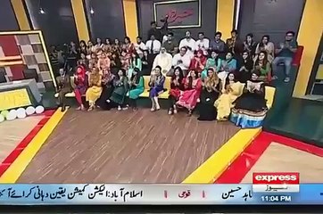 What 'Khabardar' Audience Said To Aftab Iqbal On Starting Of The Show