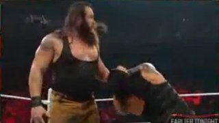 Bray Wyatt presenta a Braun Strowman a el mundo  Raw Latino 10 September 2015