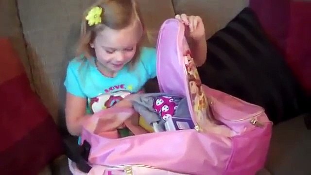 Реакция маленькой девочки на подарок!