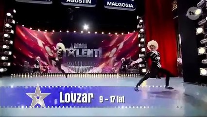 კავკასიური ცეკვა პოლონურ ნიჭიერში და აღფრთოვანებული დარბაზი