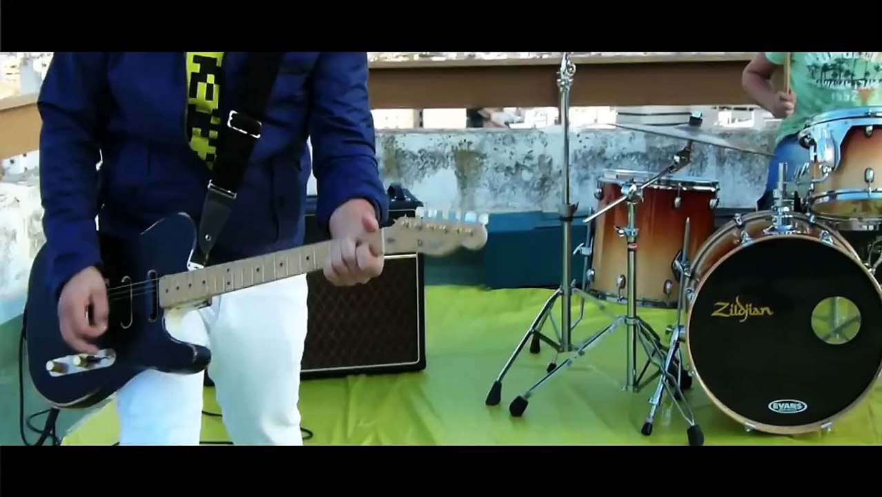 La puesta de Emily - "Me gusta" - VIDEOCLIP OFI...