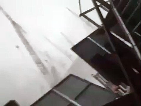 مشهد مروع لحضة سقوط الرافعة في الحرم المكي الشريف