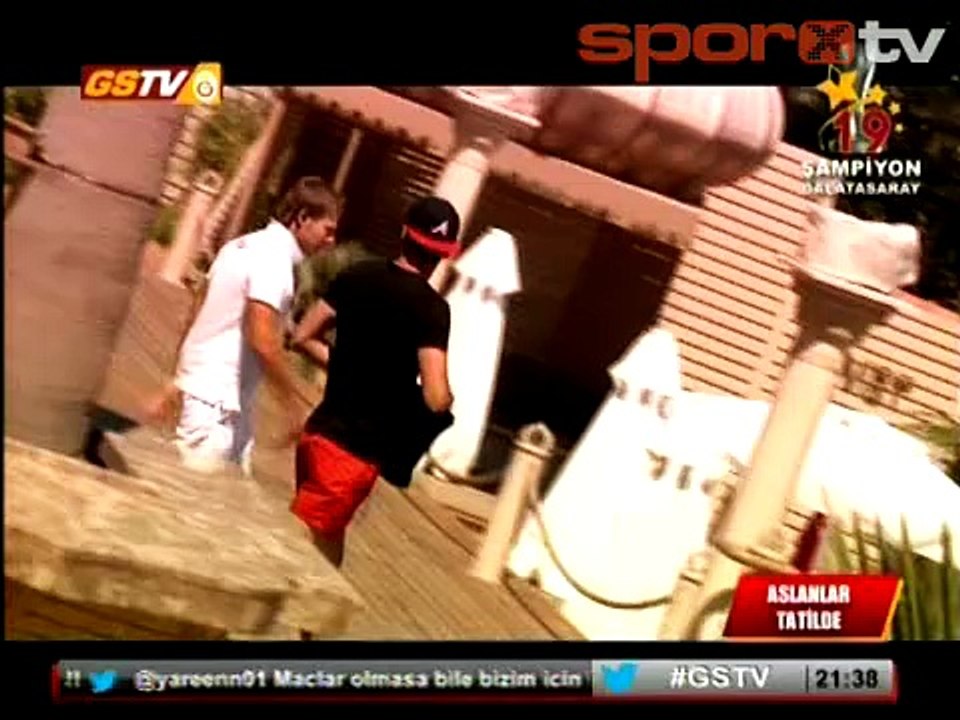 Burak Yılmaz: "Selçuk ile Aydın saçımı kestirtti"