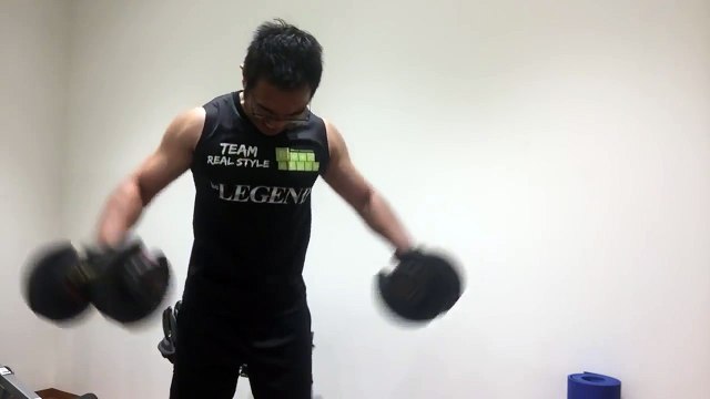 ガチ肩トレ動画【ビーレジェンド鍵谷TV】痛ぁ～い（涙）ダンベルサイドレイズ
