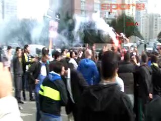 Deplasmana giden taraftarlardan Aziz Yıldırım'a destek!