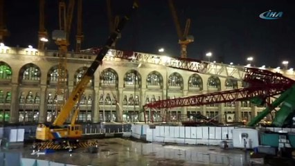 Kabe’deki vincin düşme anları kameralara yansıdı