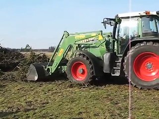 Fendt Favorit 716 mit Stoll F71 Frontlader (Aufräumen / Hackschnitzel)
