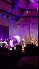 Vonnie Lopez and Larnelle Harris sing "I've just seen Jesus"