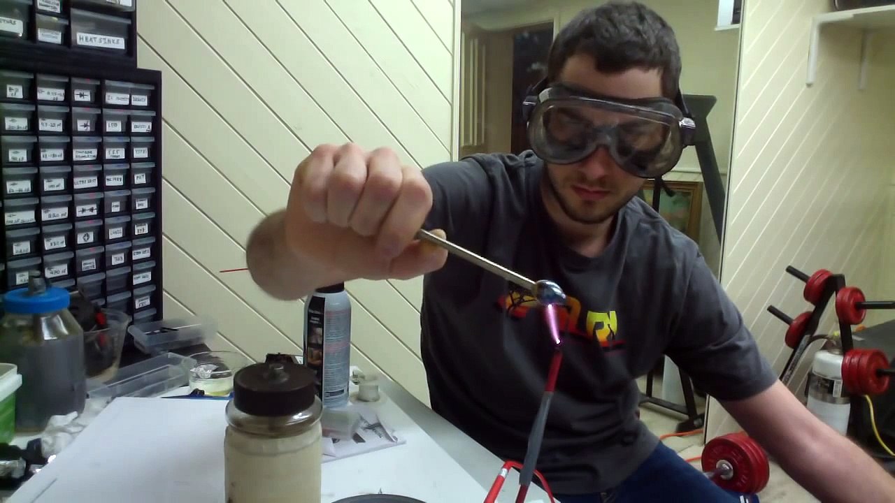 Harlem Shake & Gangnam Style on 10,000 Volt Plasma Speaker