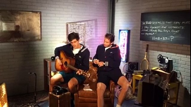 US Open 2015 - Nicolas Mahut et Pierre-Hugues Herbert à la guitare avant leur finale à New York