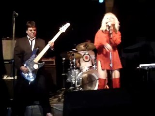 Bootleg Blondie Perform - Comic Books