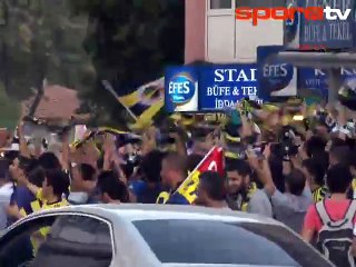 Fenerbahçe taraftarından stat dışından büyük destek