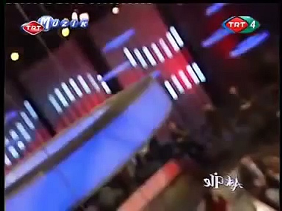 Erdal Erzincan -  Seversen Ali'yi Değme Yareme "Çeke Çeke"