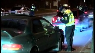 Policisti apkrāpj autovadītājus ar viltus alkometriem