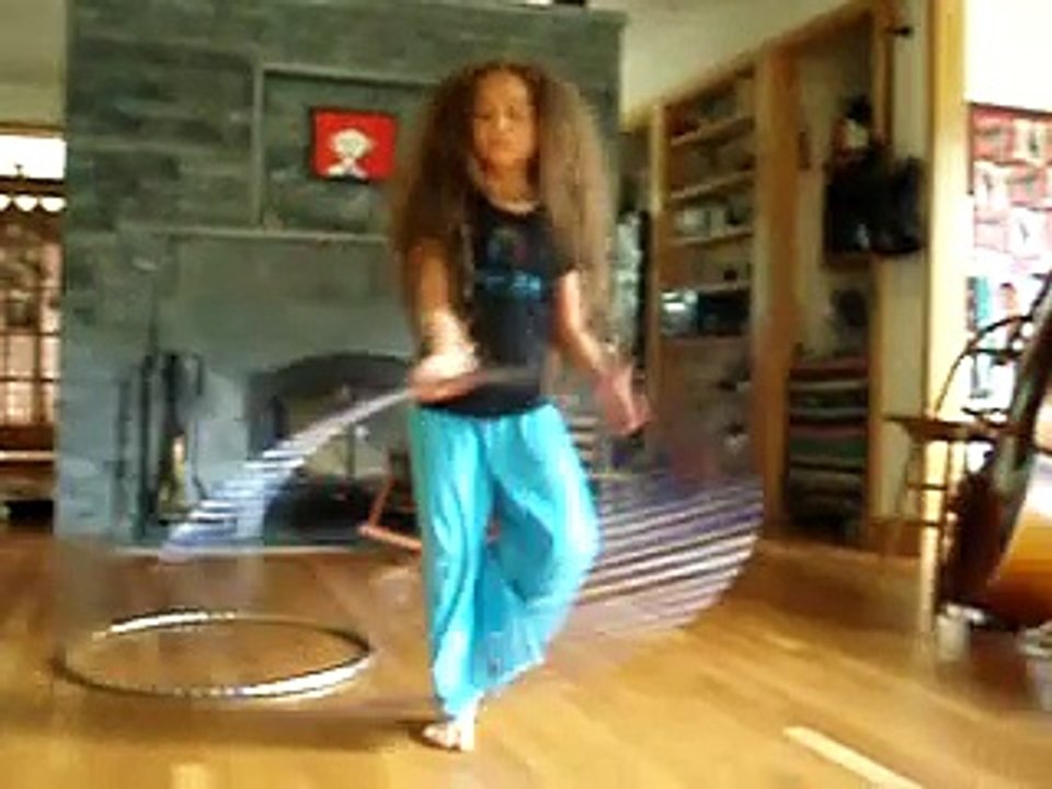 Erica hooping to Avril Lavigne