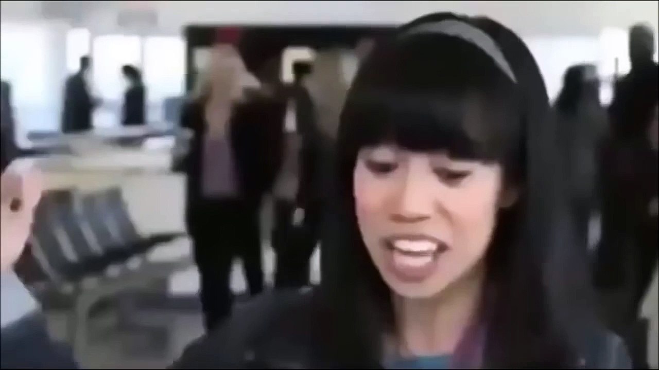 Водитель авто спас пассажирский самолет. Вот это профессиона