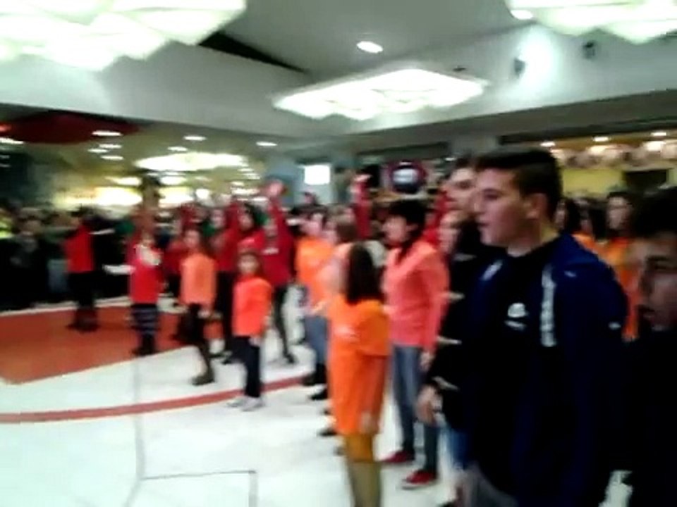 Flash mob "I will survive" contro la "crisi economica" a Palermo