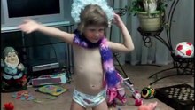 Ребёнок танцует. Смешные дети видео. The child dances. Funny children videos.