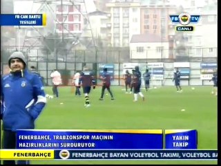 Fenerbahçeli taraftarlar antrenmana meşalelerle katıldı!
