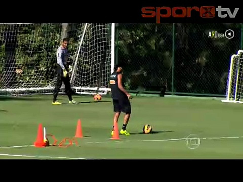 Ronaldinho futbolu özlemiş!