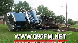 Q95FM NEWS - Truck Overturns In Prestonsburg, KY