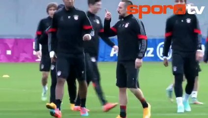 Douglas Costa resmen Bayern Münih'te!