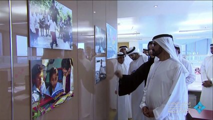 محمد بن راشد يزور مقر دبي العطاء ويطمئن على سير العمل فيها