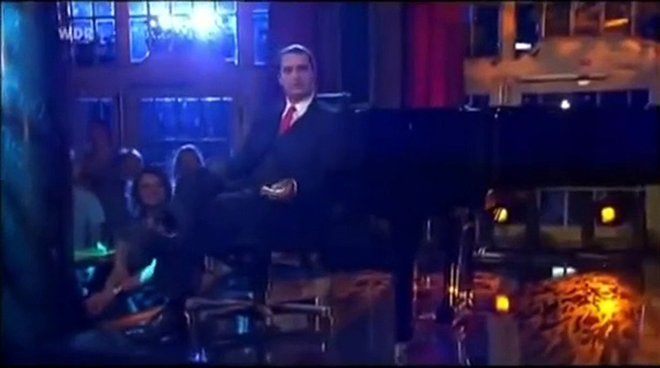 Hagen Rether hält den Spiegel vor unser eigenes Gesicht 12.05.2012 - die Bananenrepublik