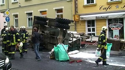 Kamenz - Bagger kippt um und begräbt Fahrer