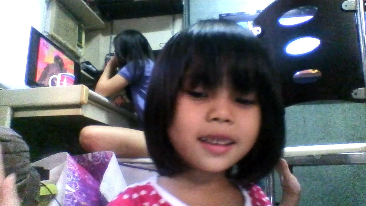 Cute 3 year old girl sings