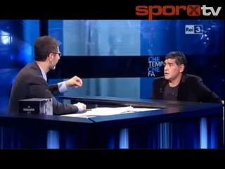 Maradona'dan canlı yayında şok el hareketi