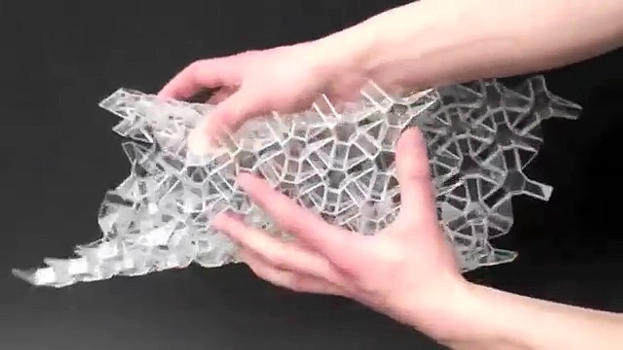 maneuvrable Structure