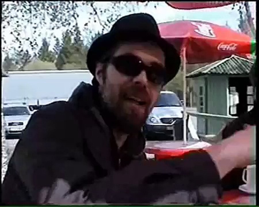 "Tytöt varieteen"
