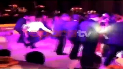 Sabri Reyiz yine coştu! Halay şov...