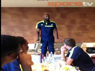 Nicolas Anelka şarkı söylerse...