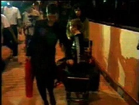 Fights - Girl Attacks Reporter