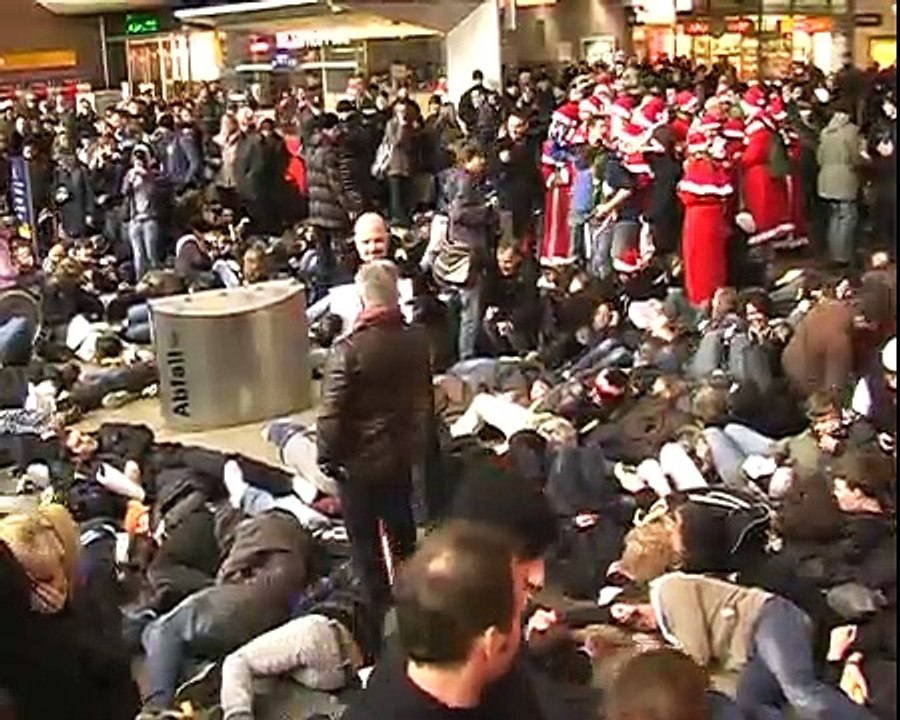 [Flashmob] Banana-Bang Cologne 05.12.09 (Best view)