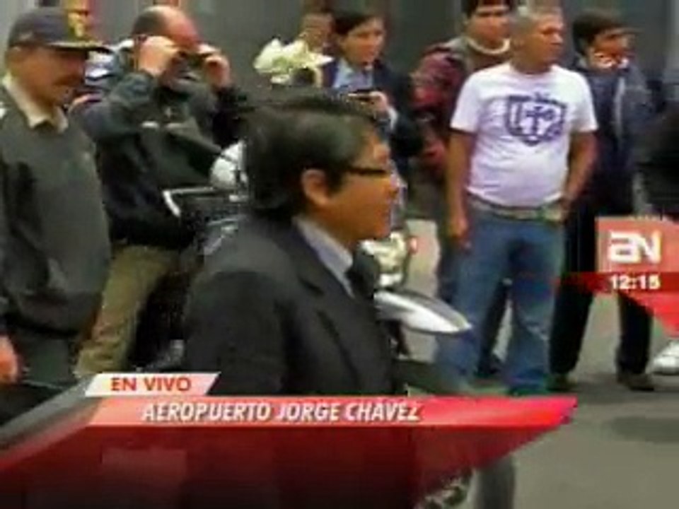 EN VIVO 27-10-2011 LLEGADA DEL CUERPO DE CIRO CASTILLO A LIMA