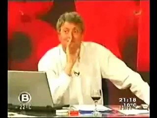 MARIA JULIA MUÑOZ  bailando gracias al sueldo de los uruguayos.