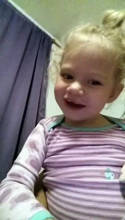 Scarlett sings a little Twinkle Twinkle