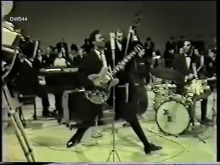 Chuck Berry -  Promised Land & Johnny B  Good live