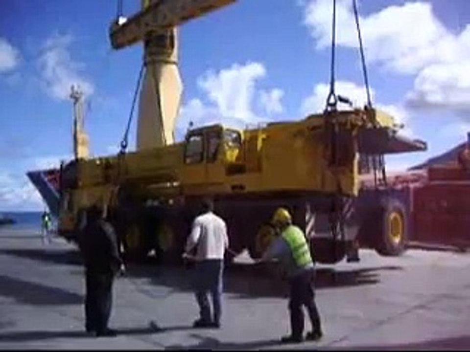 حادث سقوط كرين من رافعه