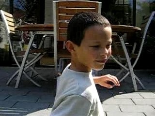 Enfant et serpent...!!! meme pas peur