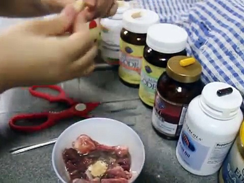 Raw Feeding Cat with Organic Raw Food (Organic Meats/Bones with Supplements) Part 2a of 2b