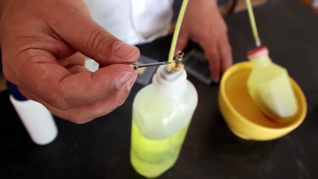 Andreas Kalcker presenta CDS, un nueva forma de tomar MMS mineral